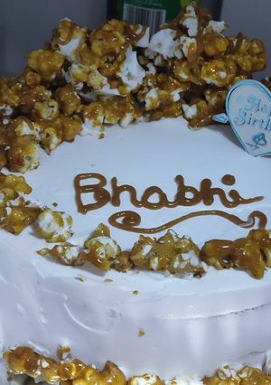 A picture of Caramel Popcorn Cake.