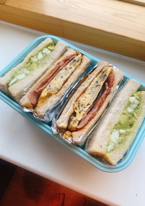雙拼三明治 酪梨蛋沙拉 x 培根蘑菇蛋 的食譜成品照片