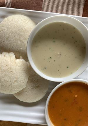 A picture of Idli Sambar.