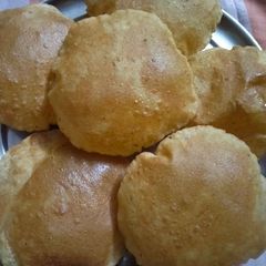 A picture of Ajwain puri.