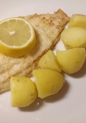 A picture of Platessa alla Mugnaia - pan fried plaice fillet.