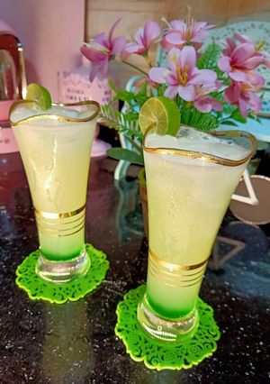 صورة لوصفة ليمون بالنعناع 💚🍋🍸