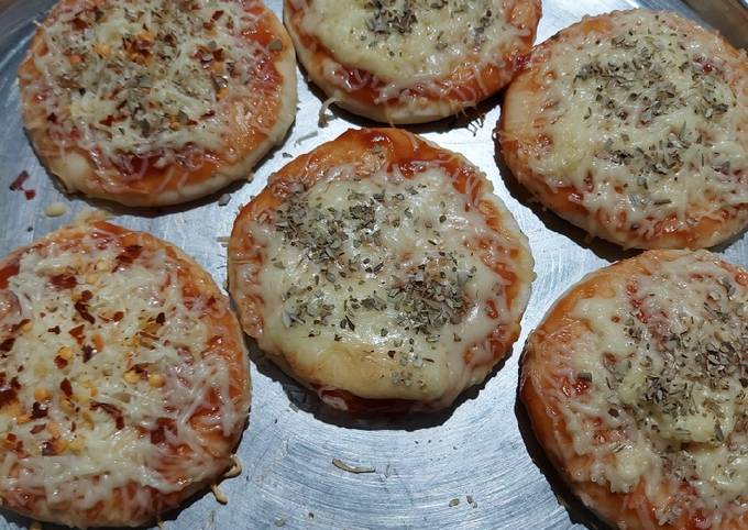 Peppery mini cheese pizza 🍕😋