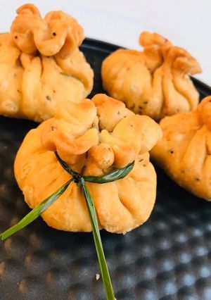A picture of Potli samosa.