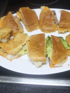 Una foto de Panecillos con longaniza