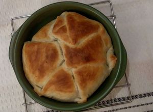 Una foto de Queso camembert al horno envuelto en hojaldre