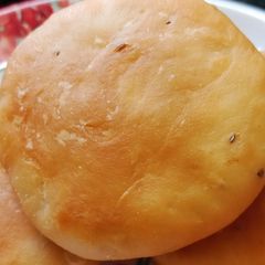 A picture of Aloo pyaaz ki khasta kachori.
