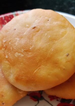 A picture of Aloo pyaaz ki khasta kachori.