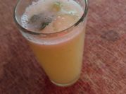 Una foto de agua de pepino