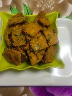 મેથી ના શક્કરપારા (Methi Shakkarpara Recipe In Gujarati) રેસીપી મુખ્ય ફોટો