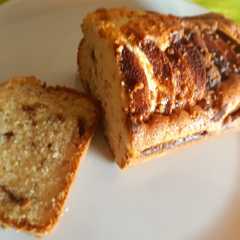 Una foto de Bizcocho con chocolate, manzana, canela y crocanti de almendras