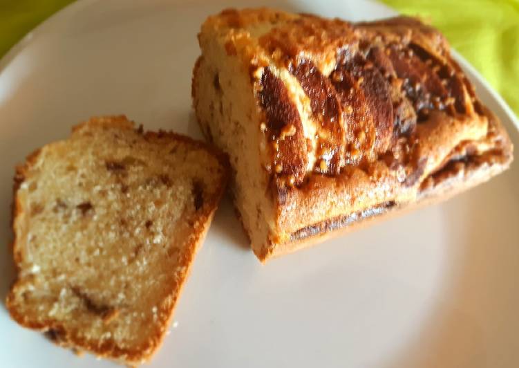 Bizcocho con chocolate, manzana, canela y crocanti de almendras