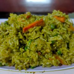 A picture of Basil pesto pulao.