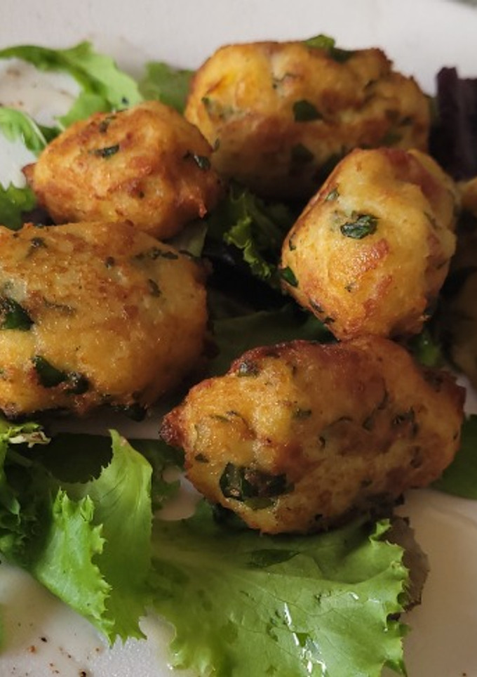 Una foto de Croquetas de patata, espinacas y jamón serrano (con queso curado)