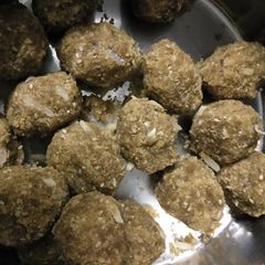 A picture of Wheat flour ladoo.