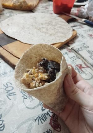 Una foto de Tacos mixtos de Cerdo y Pollo con Dip de Palta y Frijoles Refritos My Way