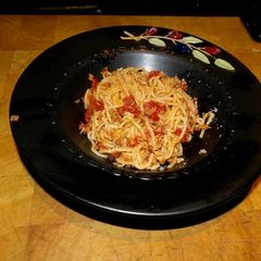 A picture of Spaghetti with Tuna-Tomato Sauce.