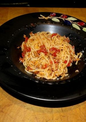 A picture of Spaghetti with Tuna-Tomato Sauce.