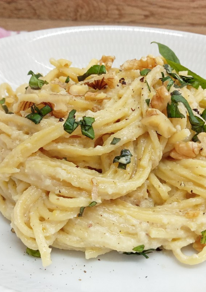 Una foto de Pasta al pesto de limón (espaguetis)