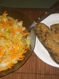 Una foto de Milas de berenjenas vegan con ensalada