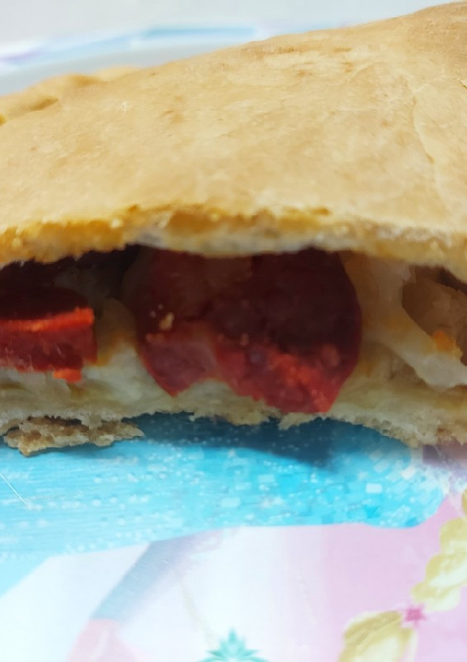 Una foto de Empanada de verduras y chorizo