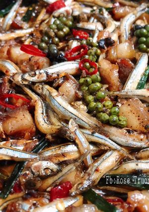 Hình của món Cá Cơm Kho Tiêu Xanh.