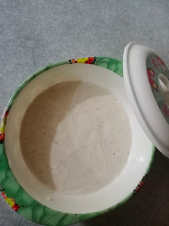 A picture of Tahini sauce/Shwarma sauce.