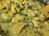 Pollo en salsa de champiñones y espinaca 🍽️