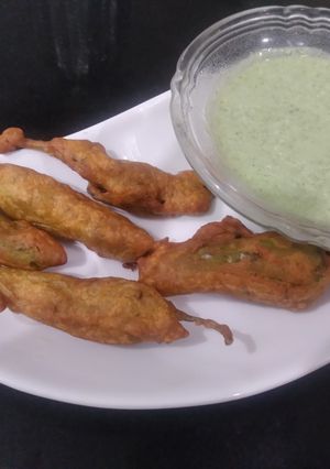 A picture of Hary Mirch pakoray.
