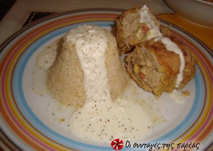 κύρια φωτογραφία συνταγής Σνίτσελ ρολά με πέστο, πληγούρι και σάλτσα τυριού