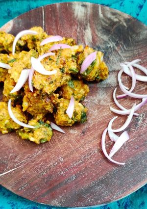 A picture of Green moong dal pakoda.