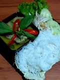 แกงเขียวหวานไก่ ขนมจีน