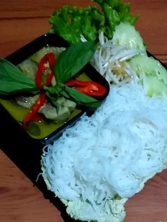 รูปของ แกงเขียวหวานไก่ ขนมจีน