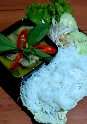 รูปของ แกงเขียวหวานไก่ ขนมจีน