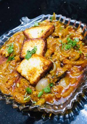 પનીર દો પ્યાઝા (Paneer Do Pyaza Recipe In Guajarati) રેસીપી મુખ્ય ફોટો