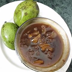 A picture of Raw Mango Chutney/Loungi.