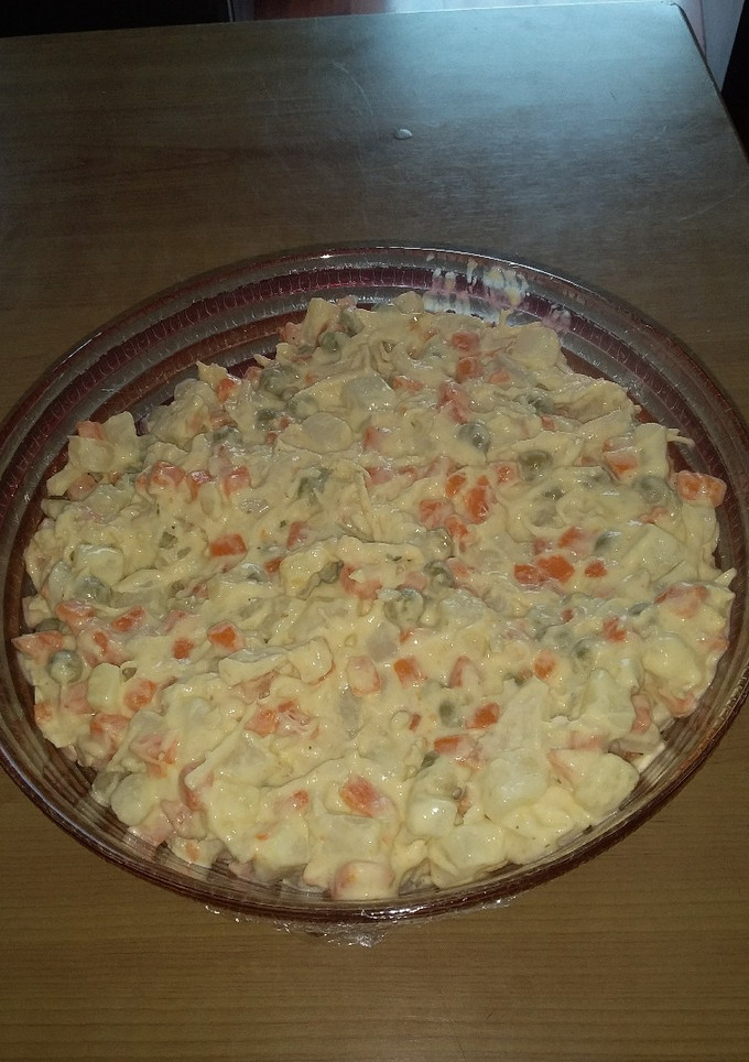 Una foto de Ensalada Rusa (de pollo) (Navideña)