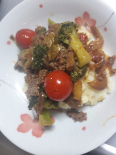 A picture of Ground beef and mash.