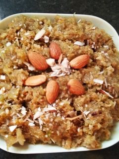 लौकी का हलवा (lauki ka halwa recipe in hindi) रेसिपी मुख्य फोटो