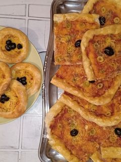 صورة لوصفة ميني بيتزا🍕 وبيتزا 🍕 كاري