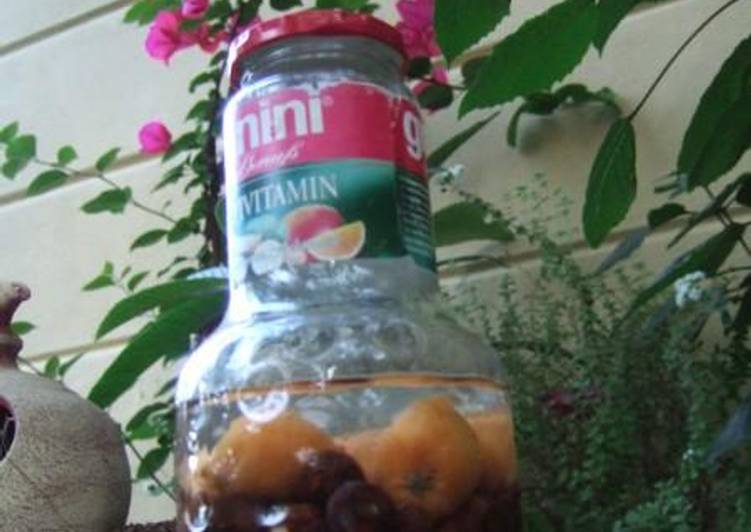 Liqueur with loquats (whole)