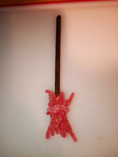 Una foto de Escobas de bruja dulces