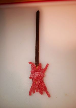 Una foto de Escobas de bruja dulces