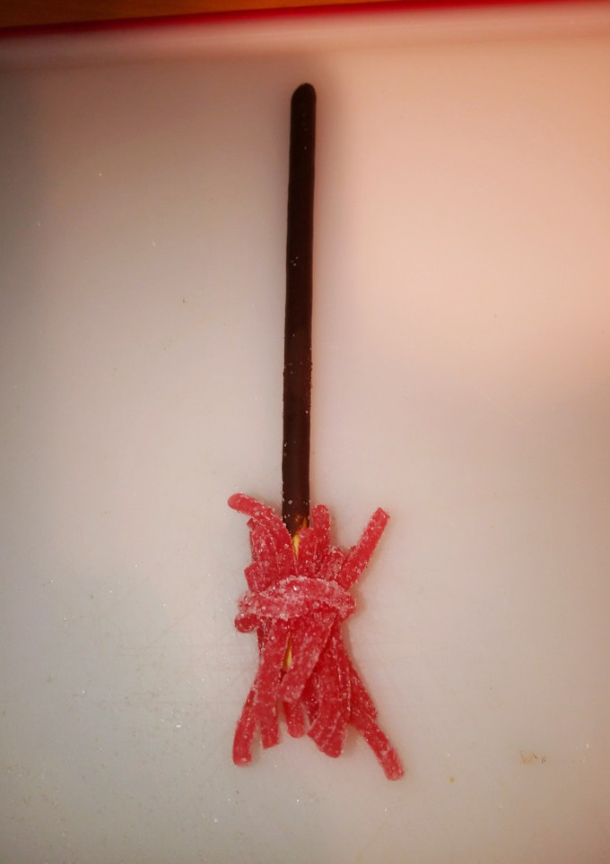 Una foto de Escobas de bruja dulces