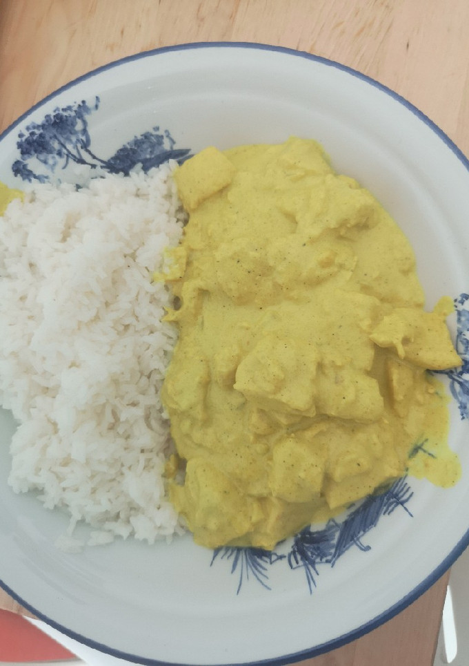 Una foto de Pollo al curry muy fácil