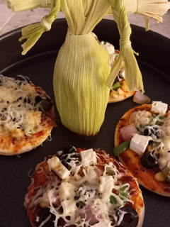 મિની પીઝા (Mini Pizza Recipe In Gujarati) રેસીપી મુખ્ય ફોટો