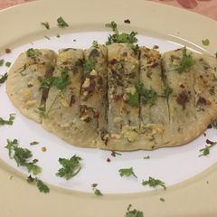 A picture of Dominos style garlic bread in pressure cooker.