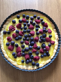 Foto di Crostata con crema pasticcera e frutti di bosco