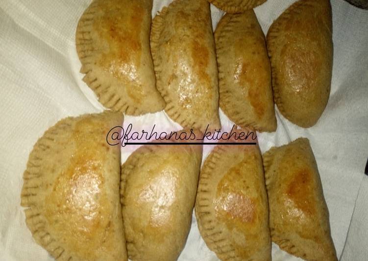 Baked meat pies