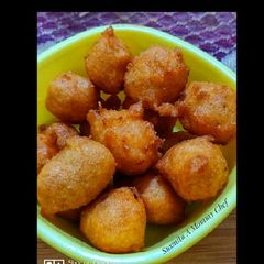 A picture of Chaula bara (vadas made with rice).